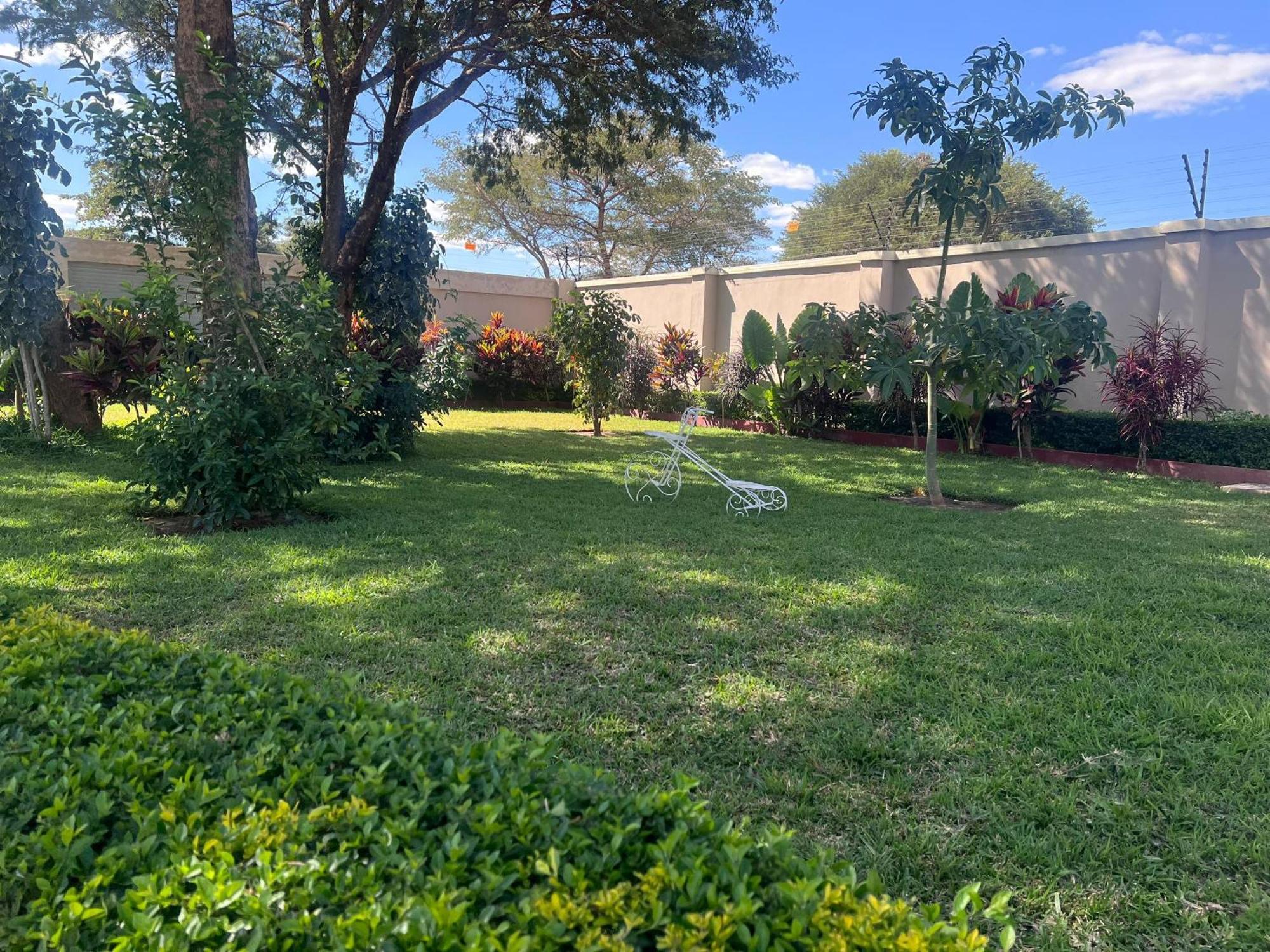 Kasbek Lodge And Tours Lusaka Exteriör bild