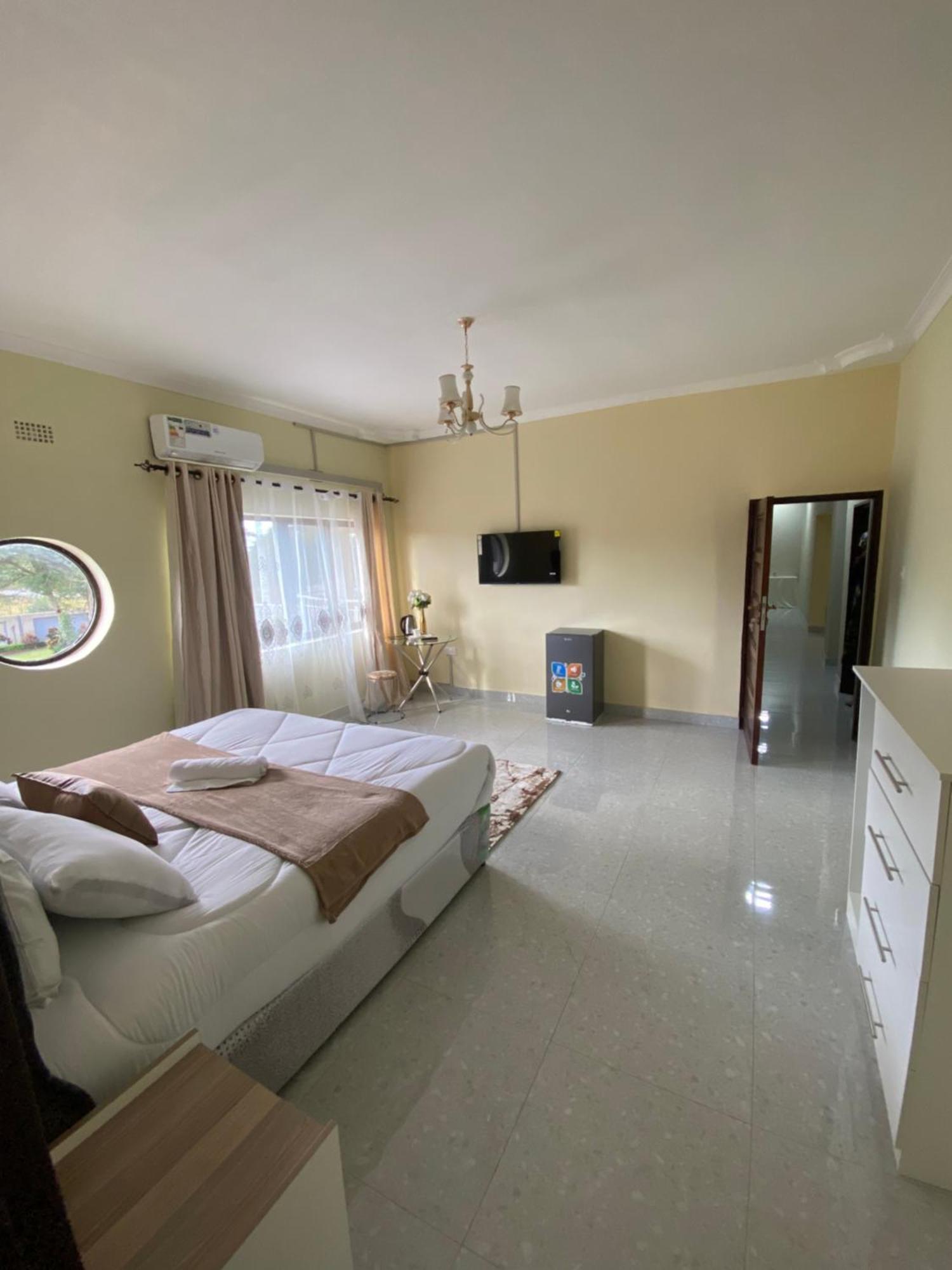 Kasbek Lodge And Tours Lusaka Exteriör bild